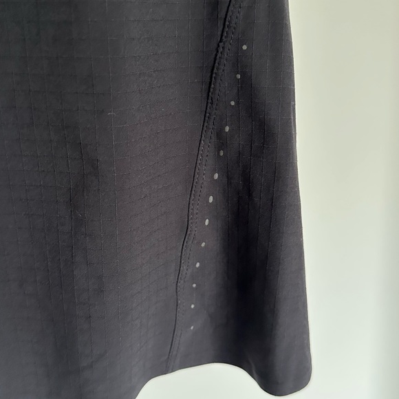 Lululemon Vented Running Tank • Size 6 - Picture 2 of 5